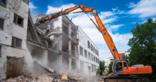 Промышленный демонтаж зданий Боровичи, цена от 2958 руб.