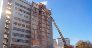 Демонтаж многоэтажного дома Боровичи, цена от 3685 руб.