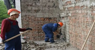 Демонтаж облицовки фасада в Боровичах - расценка в смете от 571 рублей